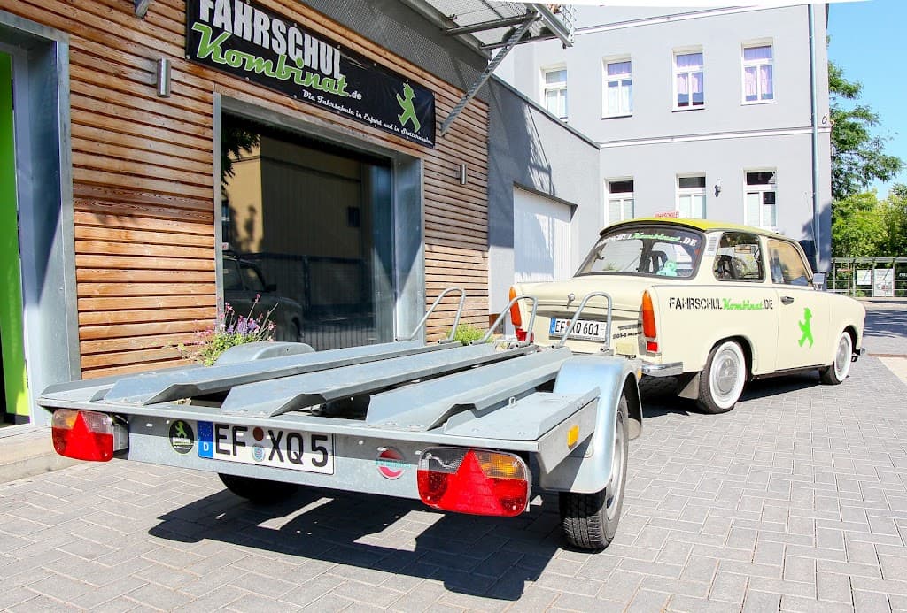 Fahrschule Erfurt das Fahrschulkombinat (by Pierre Blank)