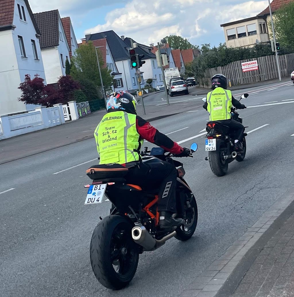 Fahrschulen Schütz & Wieand; Anmeldung jederzeit nach telefonischer Absprache.