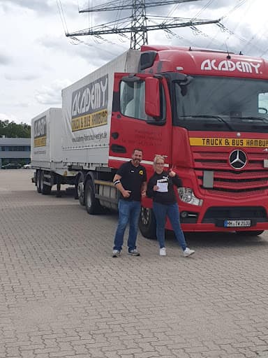 Academy Fahrschule Truck & Bus Hamburg — Kundenfoto