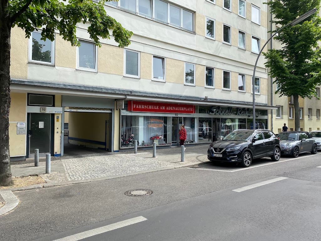 Fahrschule am Adenauerplatz (russisch / deutsch)
